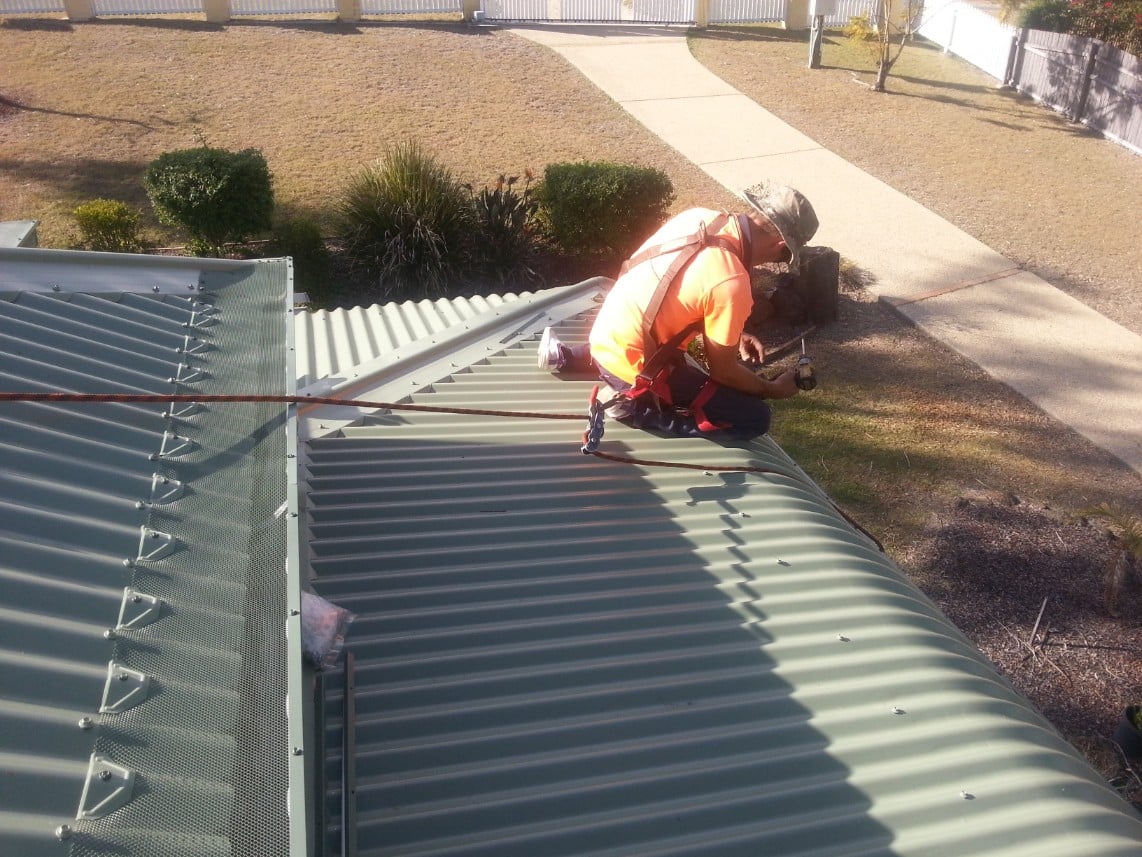 Mesh being installed on bullnose roof