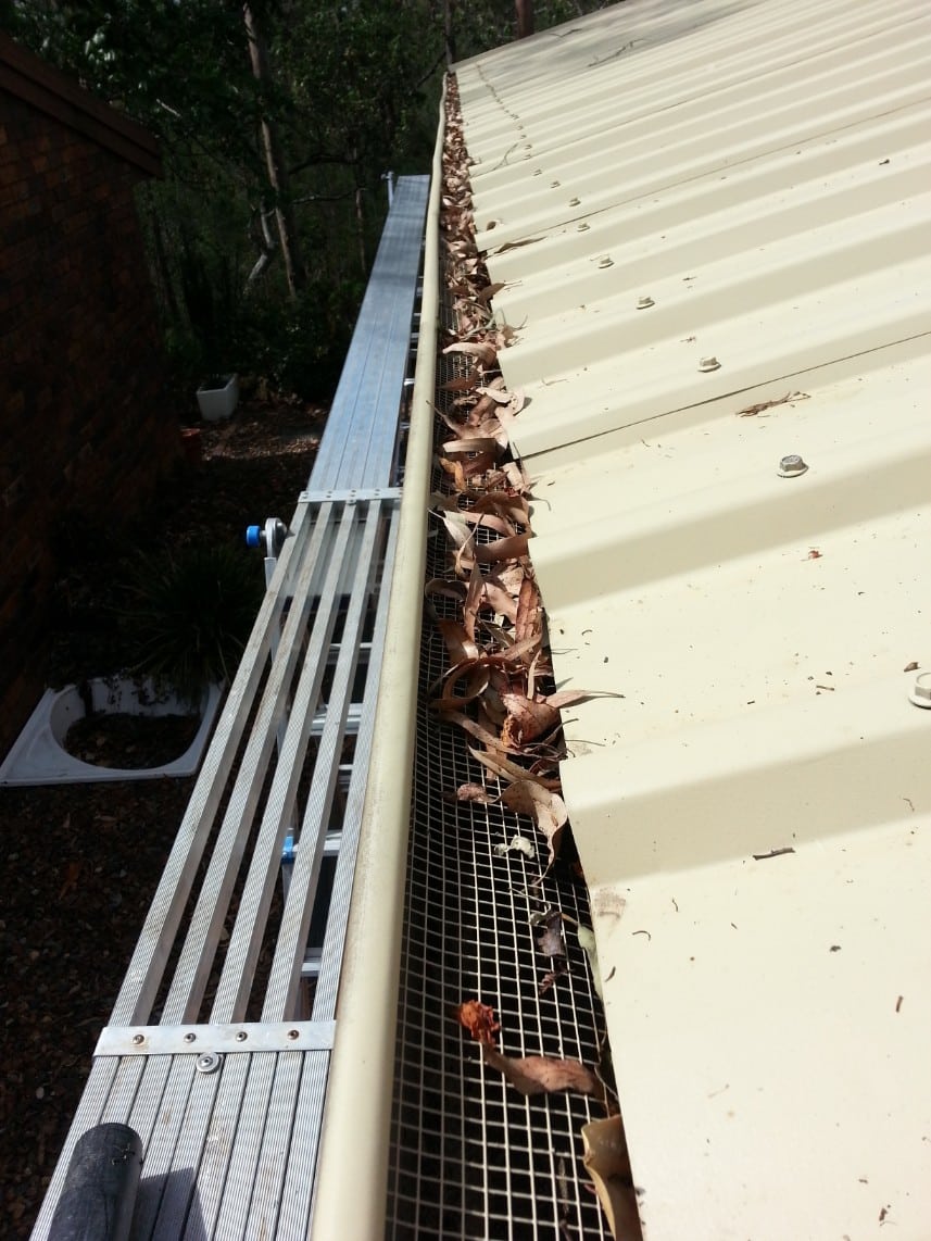 mesh sits below roof line allowing debris to collect and potentially rusting roof edging